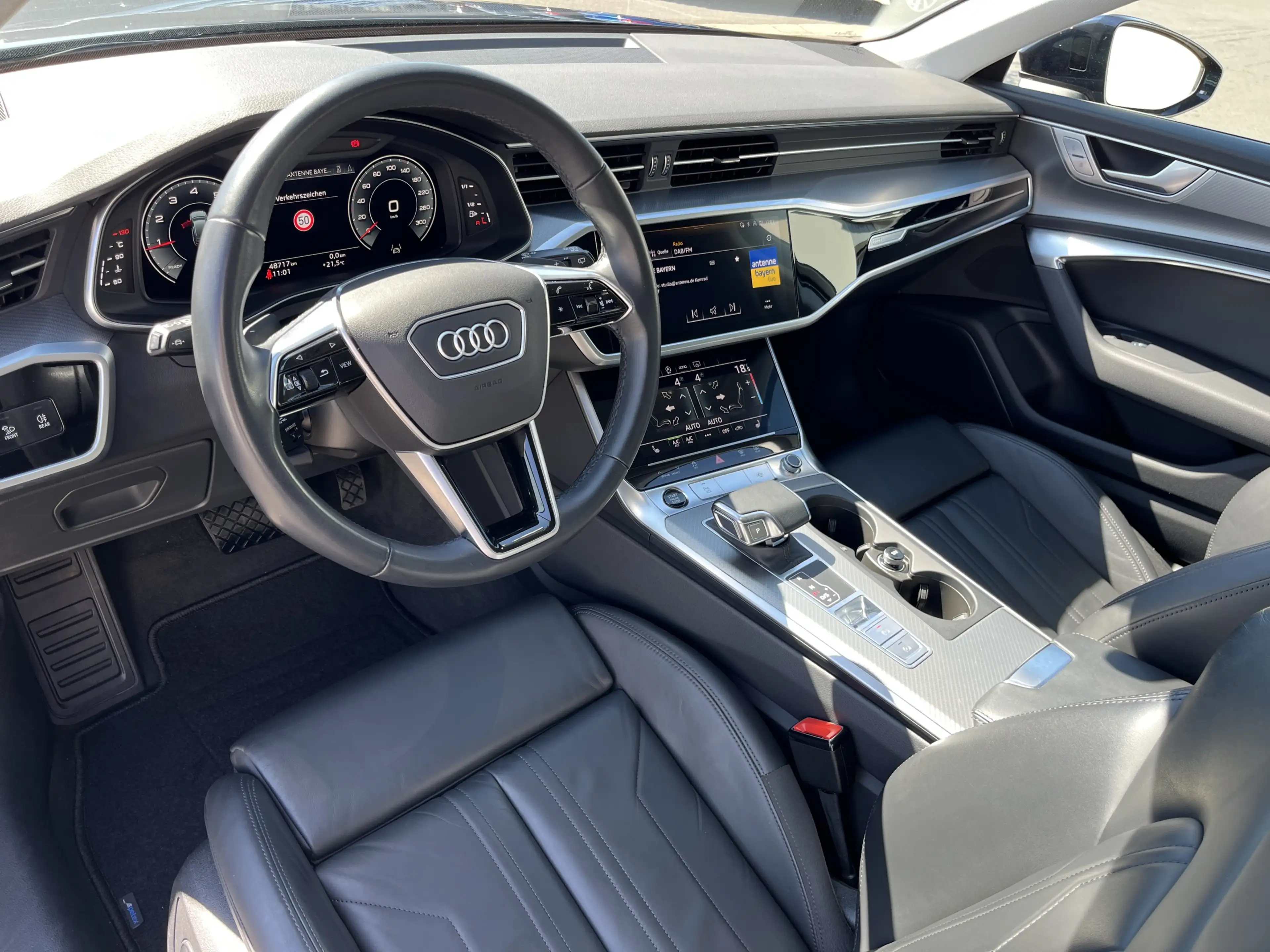 Audi A6 Avant 45 2.0 TFSI S tronic BLACKLINE S-Line Optik — photo 12