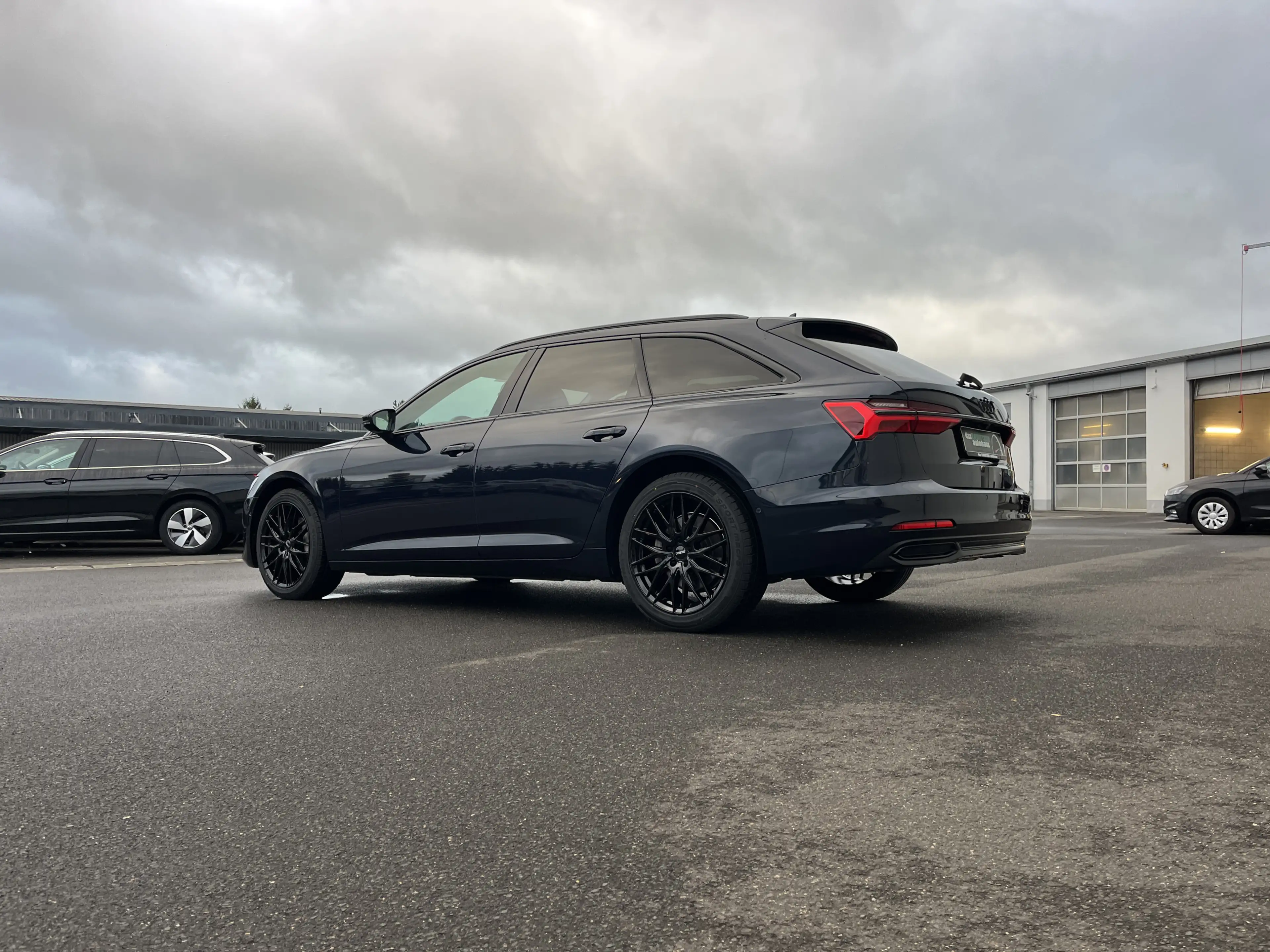 Audi A6 Avant 45 2.0 TFSI S tronic BLACKLINE S-Line Optik — photo 10