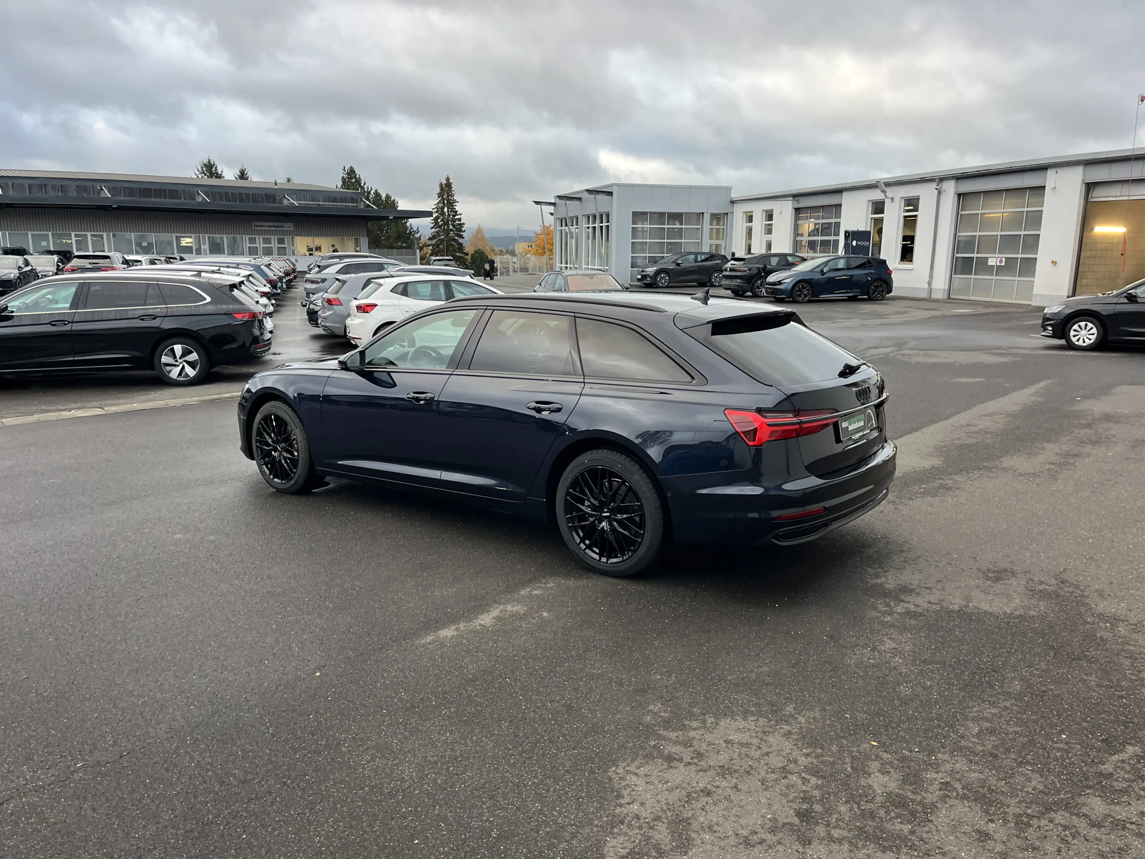 Audi A6 Avant 45 2.0 TFSI S tronic BLACKLINE S-Line Optik — photo 11