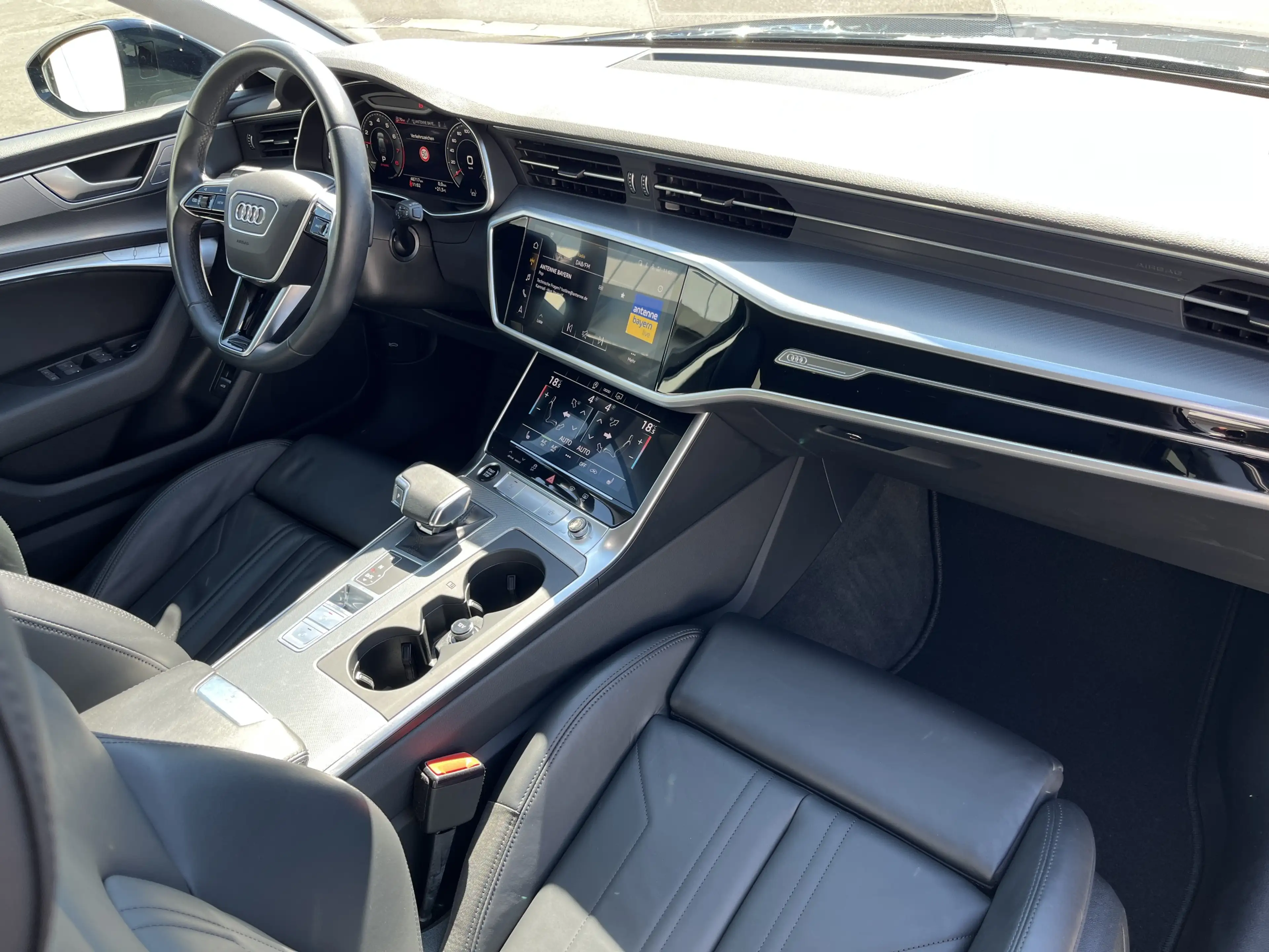 Audi A6 Avant 45 2.0 TFSI S tronic BLACKLINE S-Line Optik — photo 14