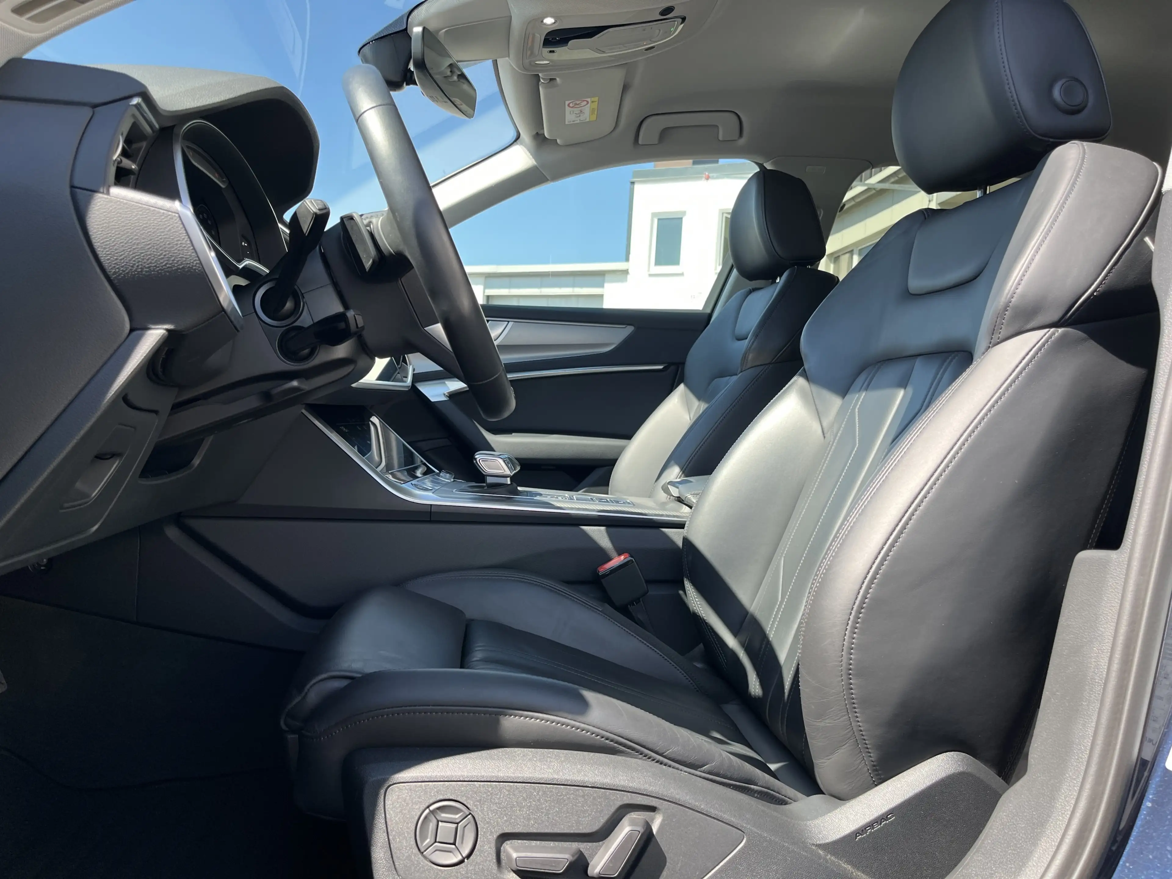 Audi A6 Avant 45 2.0 TFSI S tronic BLACKLINE S-Line Optik — photo 13