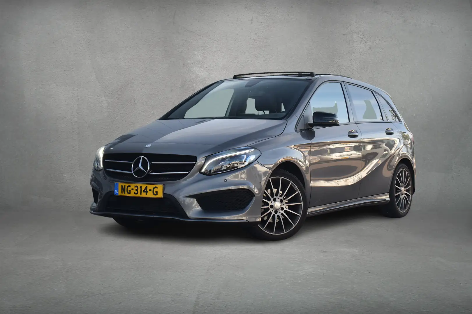 Mercedes-Benz B 180 Ambition | AMG | Pano | Half Leer | Sportstoelen Grijs - 2