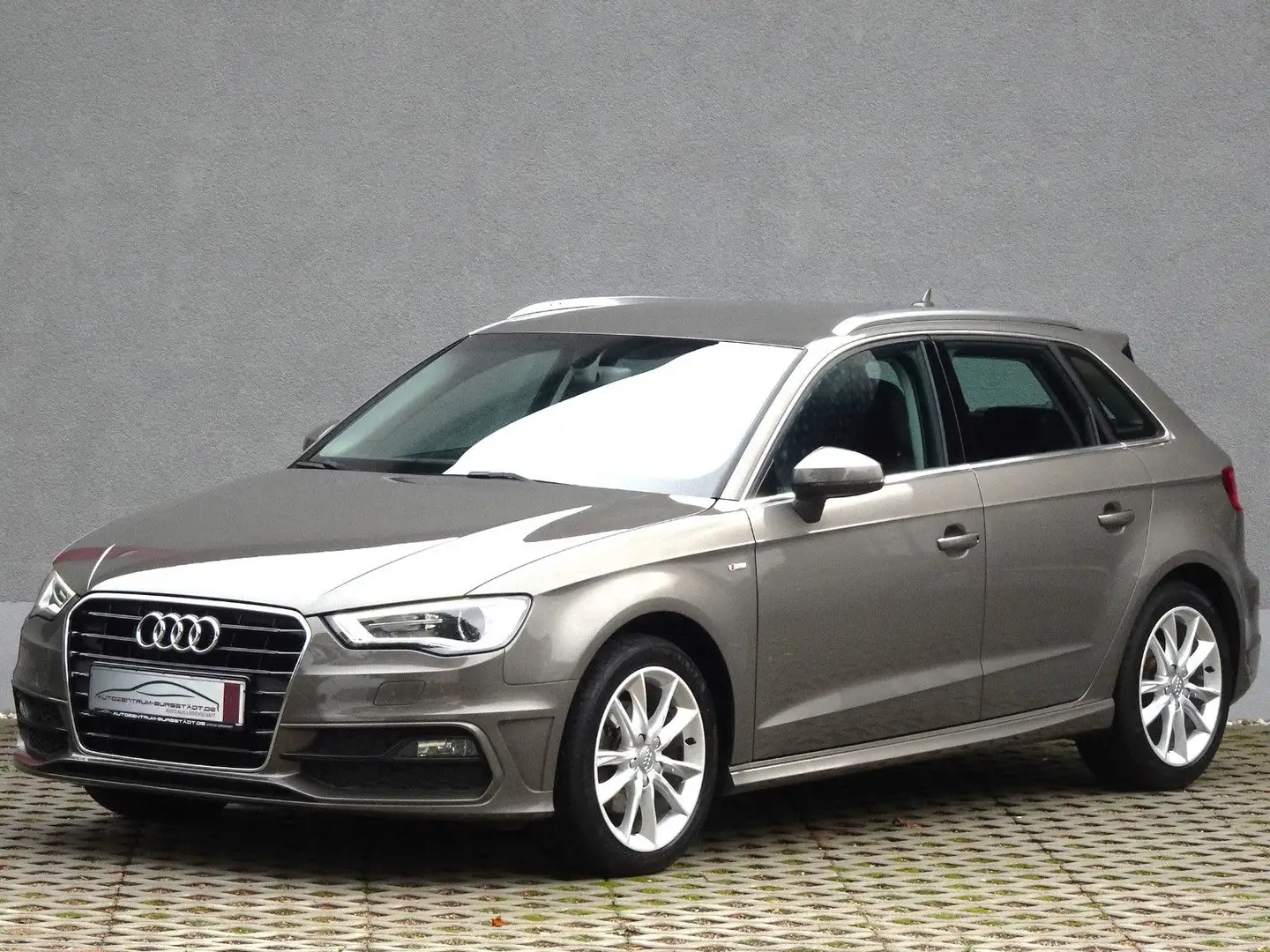 Audi A3 Sportback 1,4 TFSI S-tronic Ambiente/S line Grau - 1