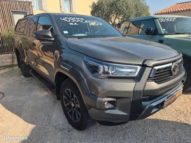 Toyota Hilux Invincible 204 ch Bva