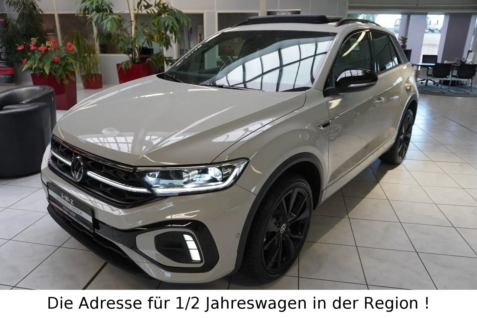 Volkswagen T-Roc R-Line 1.5 TSI DSG*AHK*MATRIX*PANO*BLACK* Grijs - 1
