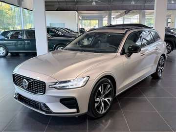 V60 2.0 B4 MHEV Plus Dark / Panorama / 360 Camera / Head-Up Display / Harman Kardon Sound