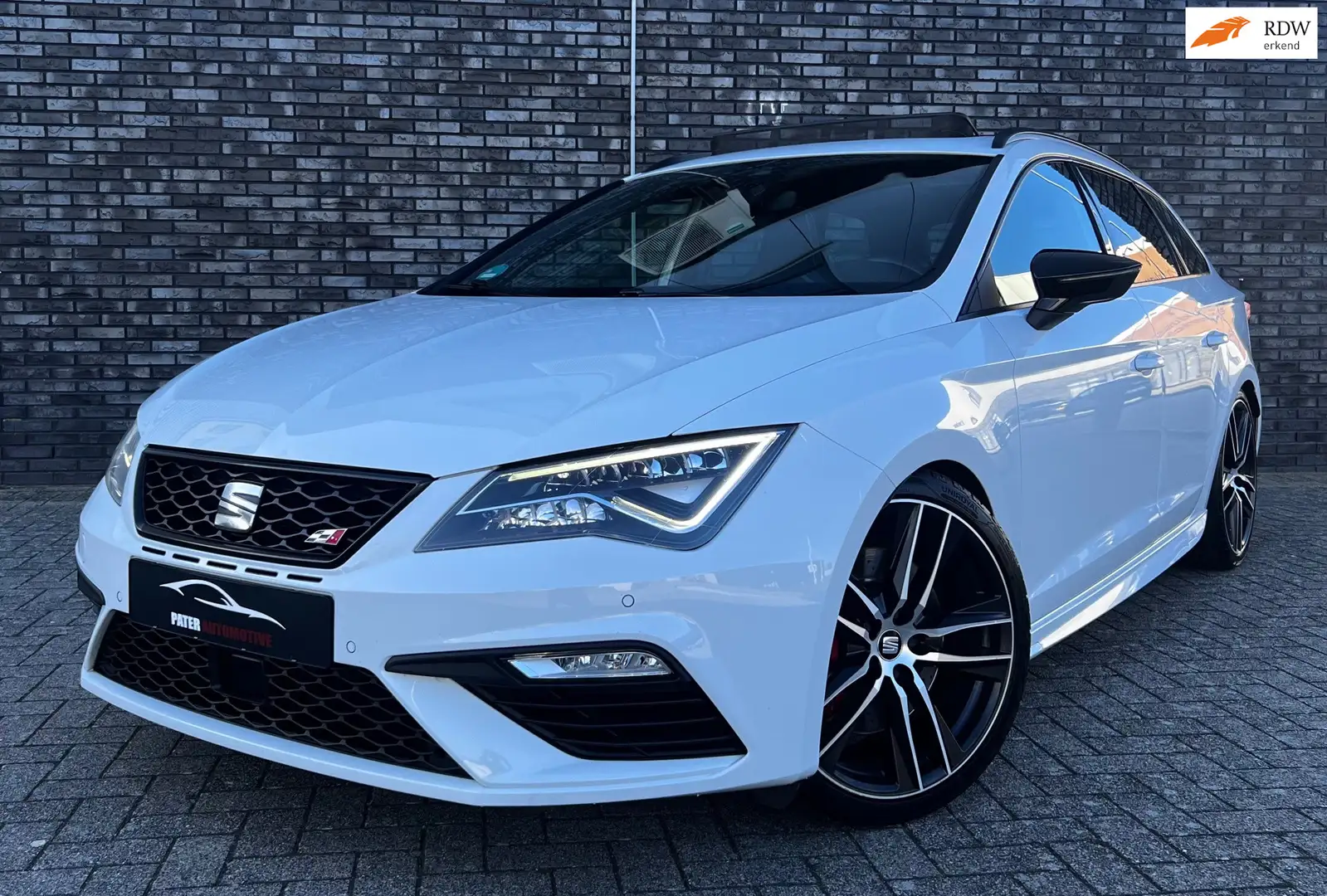 SEAT Leon ST 2.0 TSI CUPRA 300 4DRIVE Panorama|Schaalstoelen Wit - 1