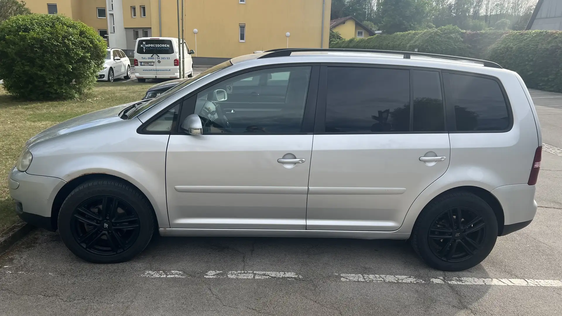 Volkswagen Touran Trendline - 2