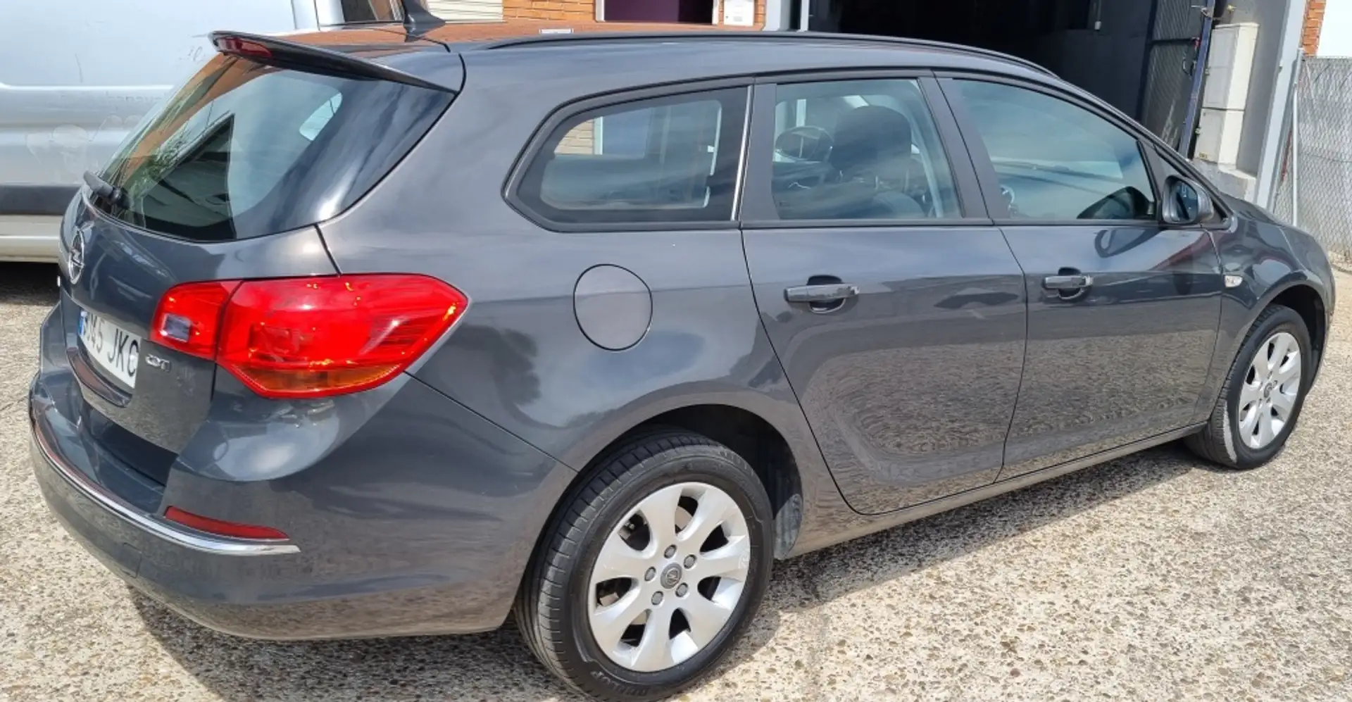 Opel Astra ST 1.6CDTi S/S Business 110 Gris - 2