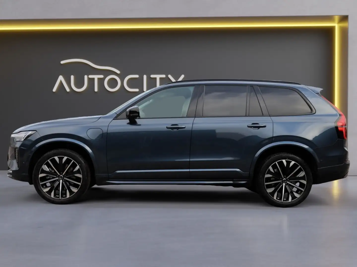 Volvo XC90 MY26 Plus Bright Recharge Plug-In Hybrid AWD Pano Bleu - 2