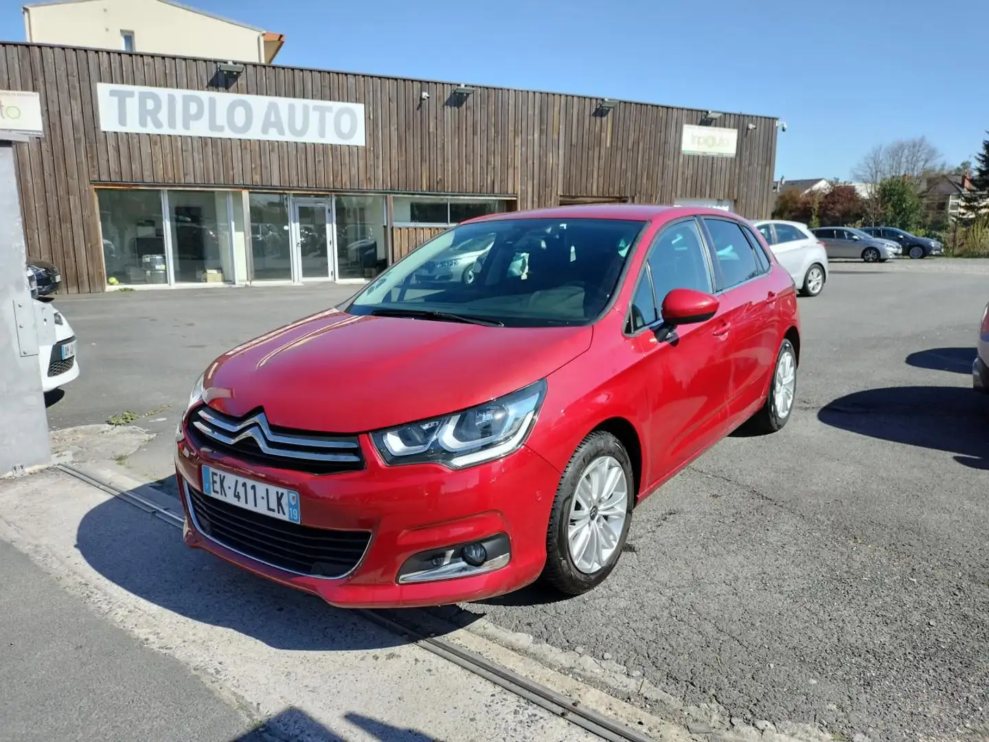 Citroen C4 1.2i PureTech S\u0026S - 130 Millenium Gps + Clim Rouge - 1