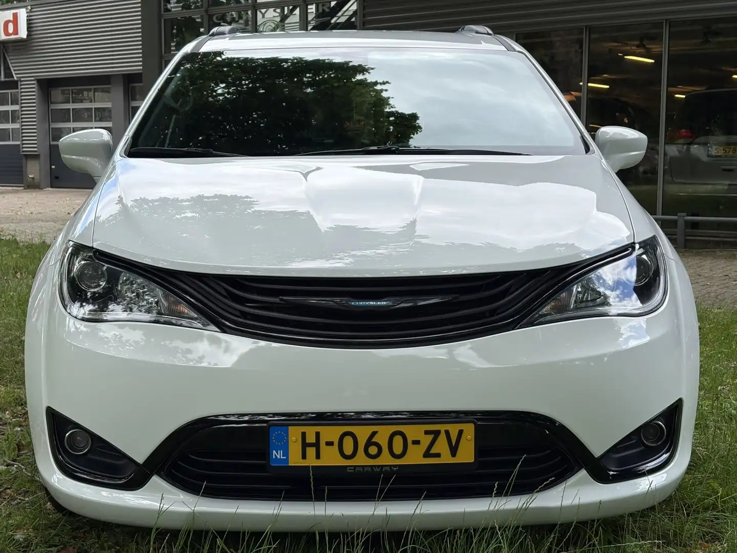 Chrysler Grand Voyager 3.6 V6 Hybrid Touring Weiß - 2