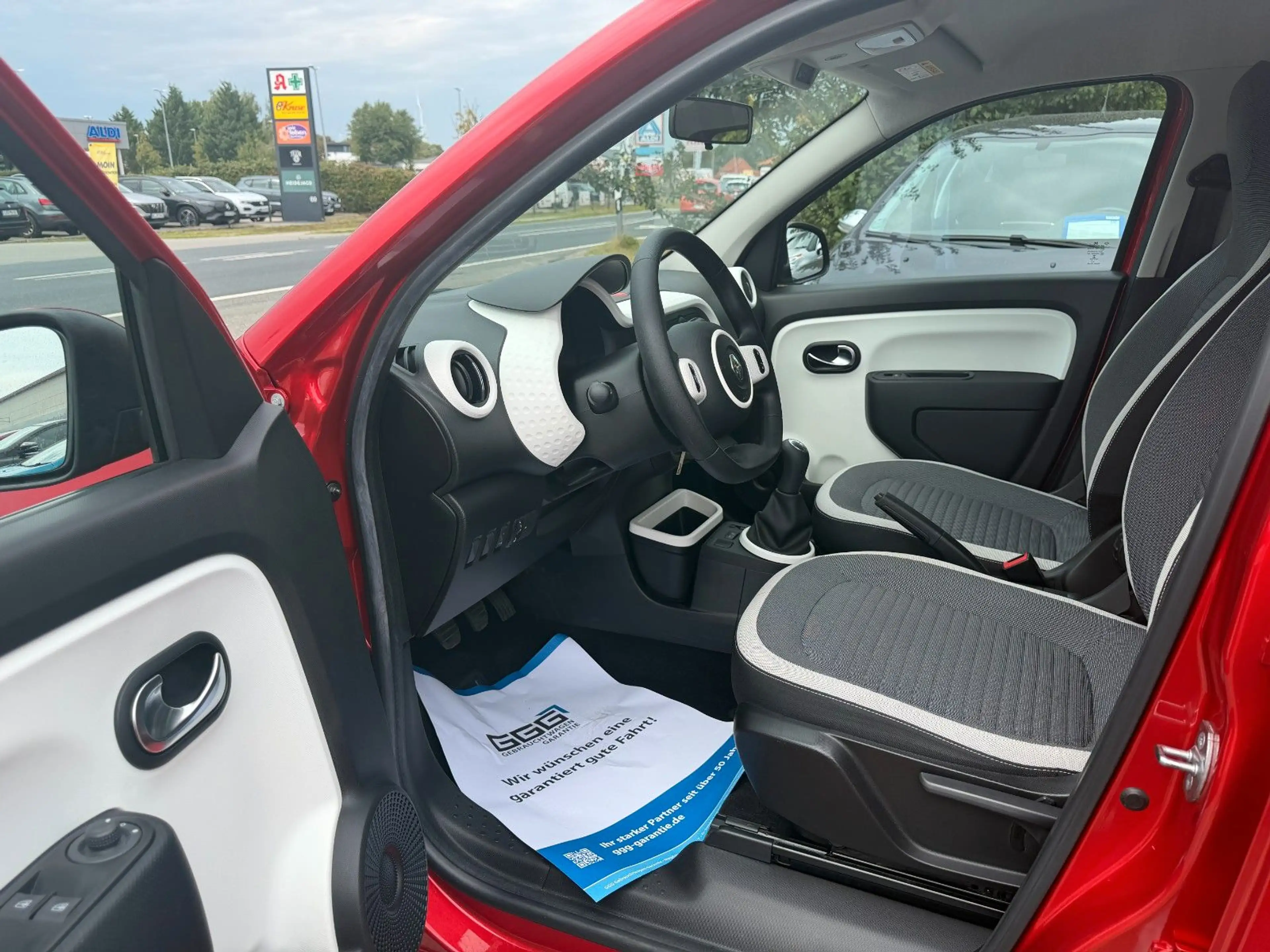 Renault Twingo Dynamique Klima1.Hand Tempo Tüv Neu PDC — photo 10