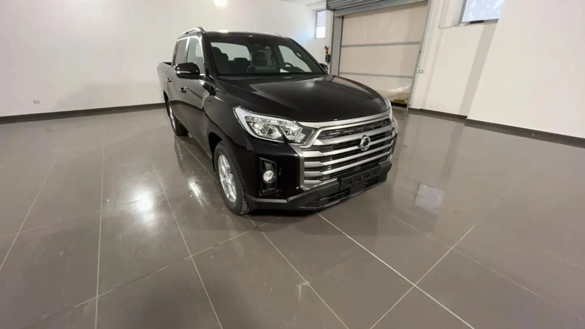 KGM Rexton Sports XL 2.2L 4WD aut. Double Cab Dream Černá - 2