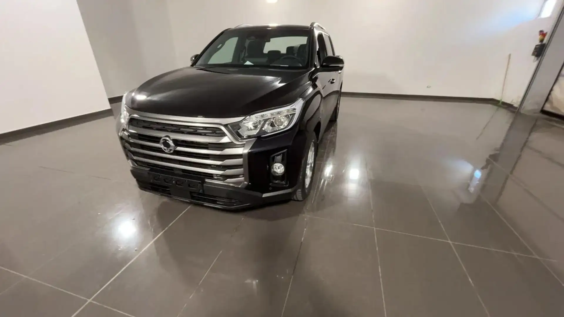 KGM Rexton Sports XL 2.2L 4WD aut. Double Cab Dream Černá - 1