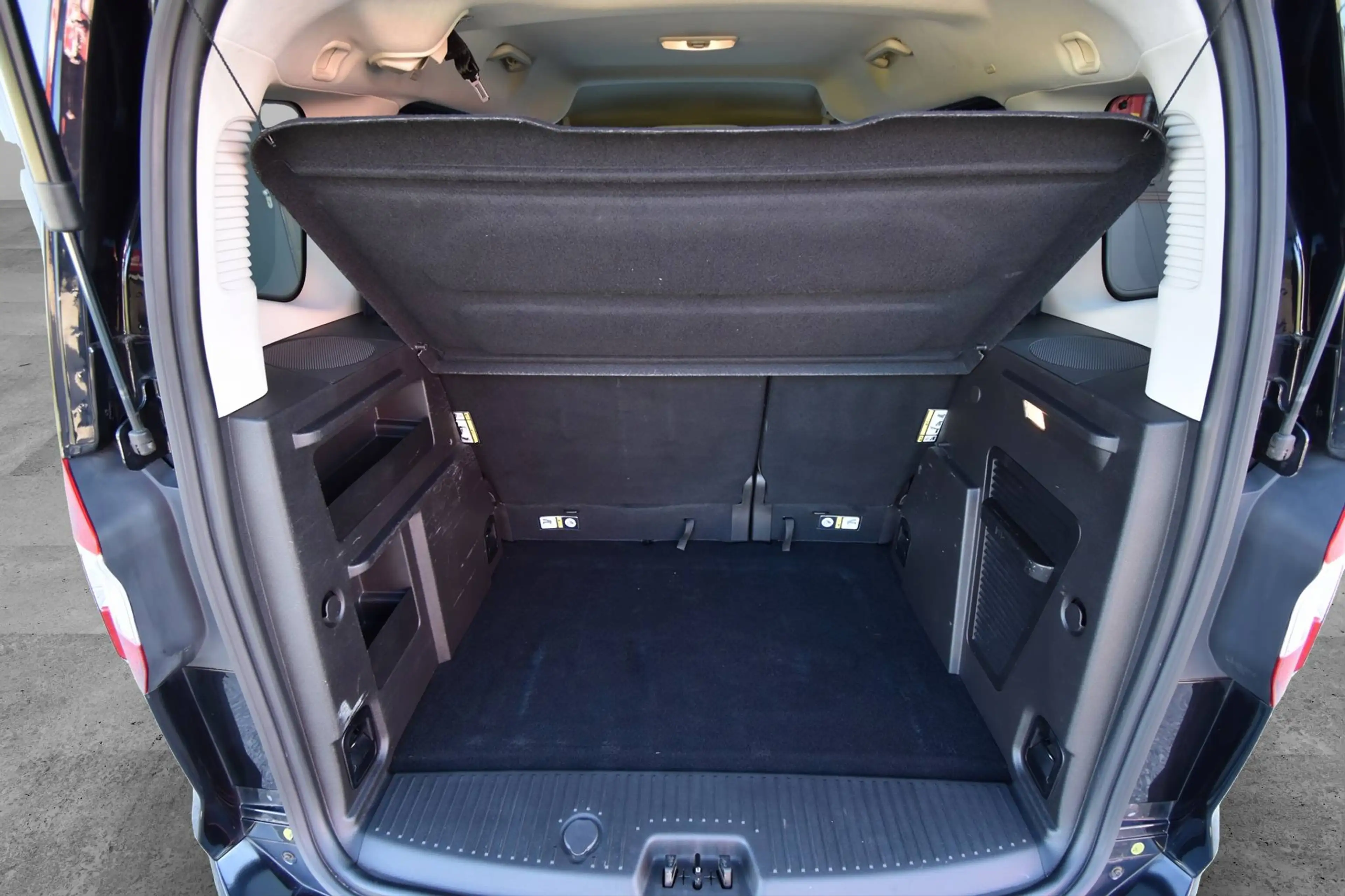 Ford Tourneo Courier 1,5 TDCi Titanium Start/Stop ***SERVICEHEFT*ERSTBESITZ** — photo 11