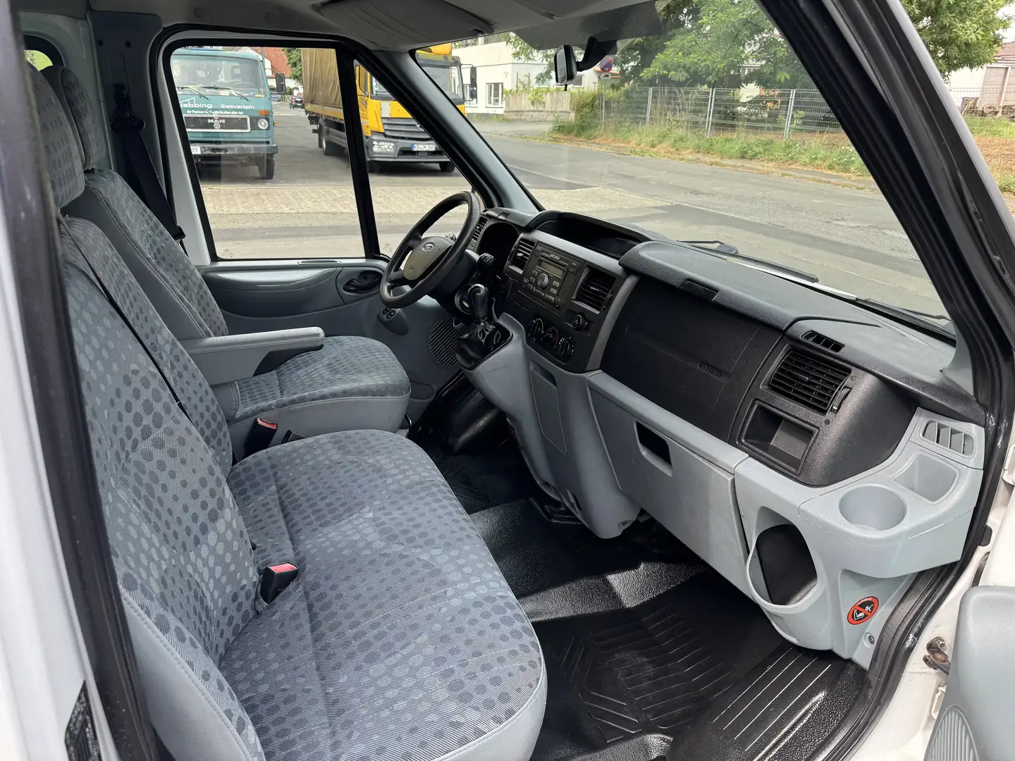 Ford Transit 2.2 TDCi FT 300 L / 9 Sitzer / Klima Weiß - 2