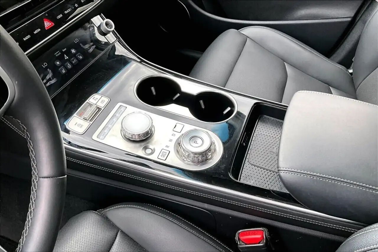 Genesis GV70 снимка Genesis GV70