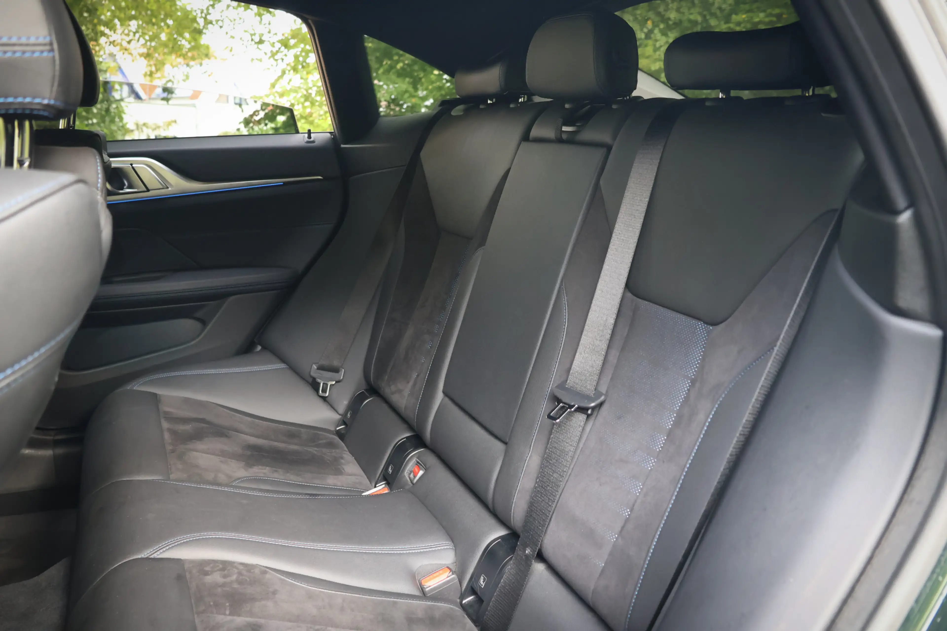 BMW i4 M50 84 kWh Laserlight/HUD/Keyless/360° Camera/ACC/ — photo 7