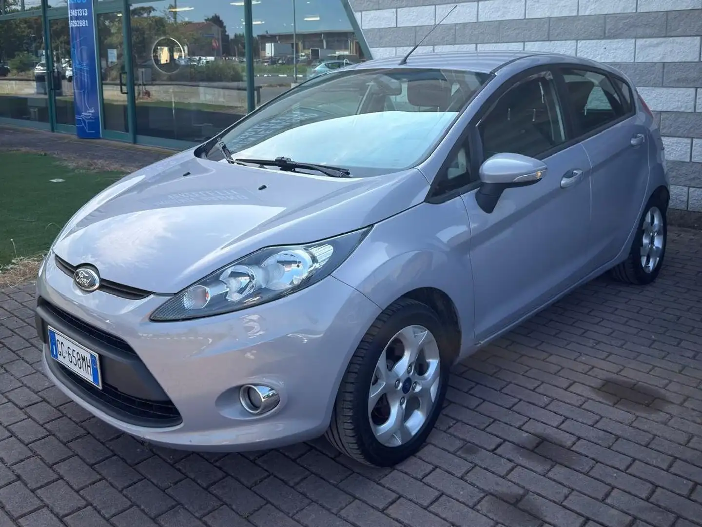 Ford Fiesta Fiesta VI 2008 5p 1.2 16v Titanium 82cv FL Grigio - 2