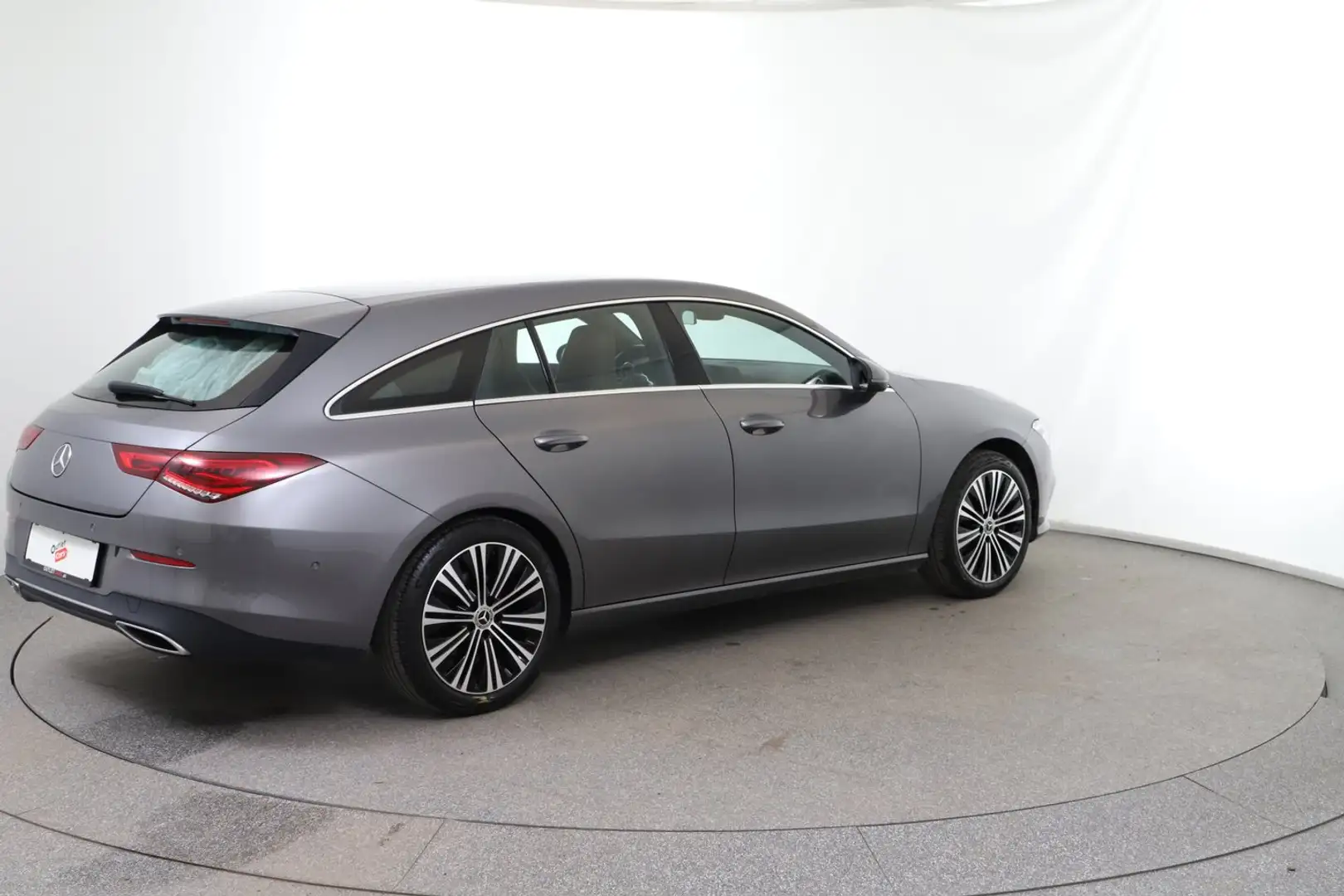 Mercedes-Benz CLA 200 200 d Shooting Brake 4MATIC Aut. Grau - 2