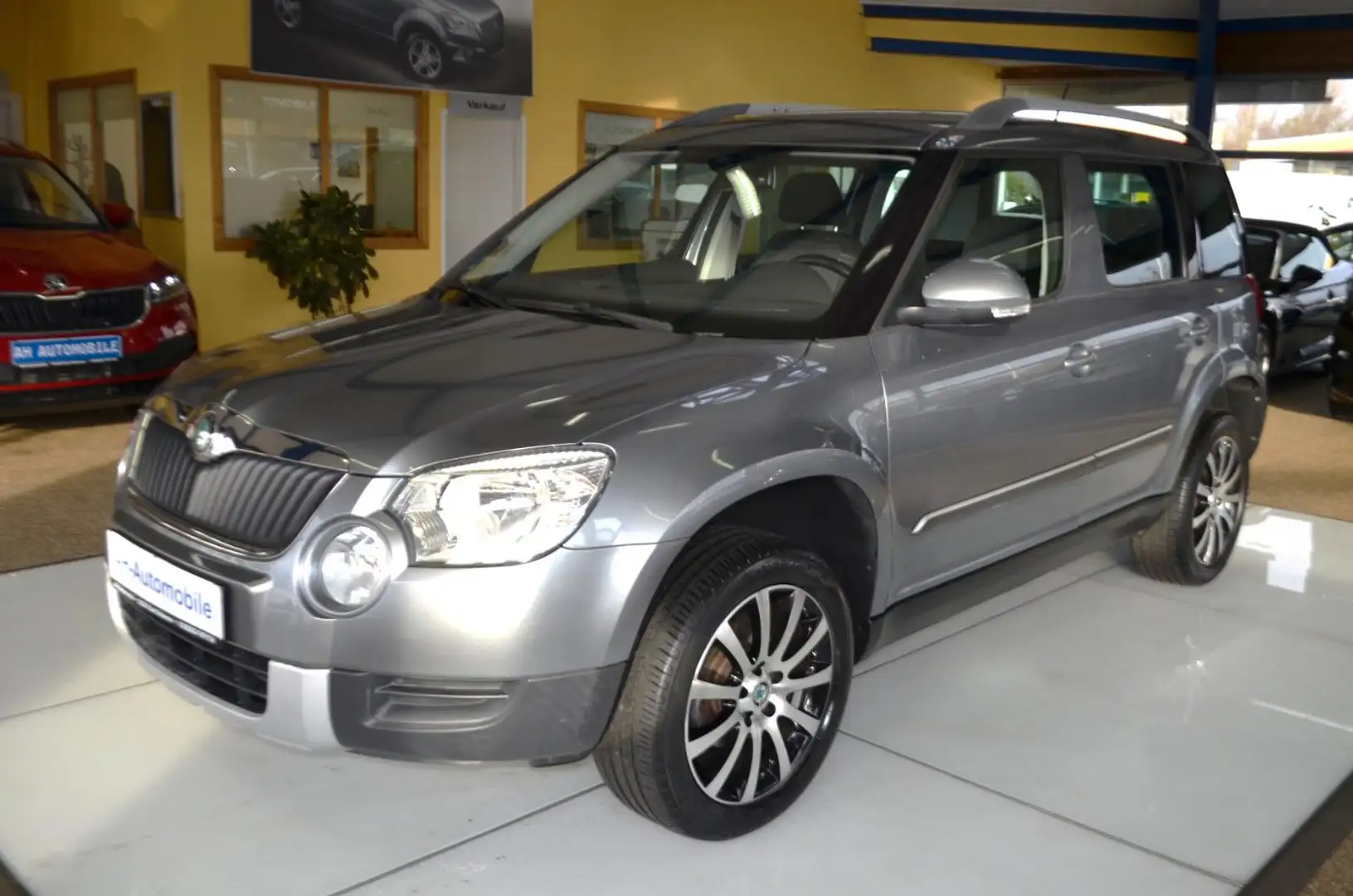 Skoda Yeti Ambition KLIMAAUTO./ TEMPOMAT / PDC Grau - 1