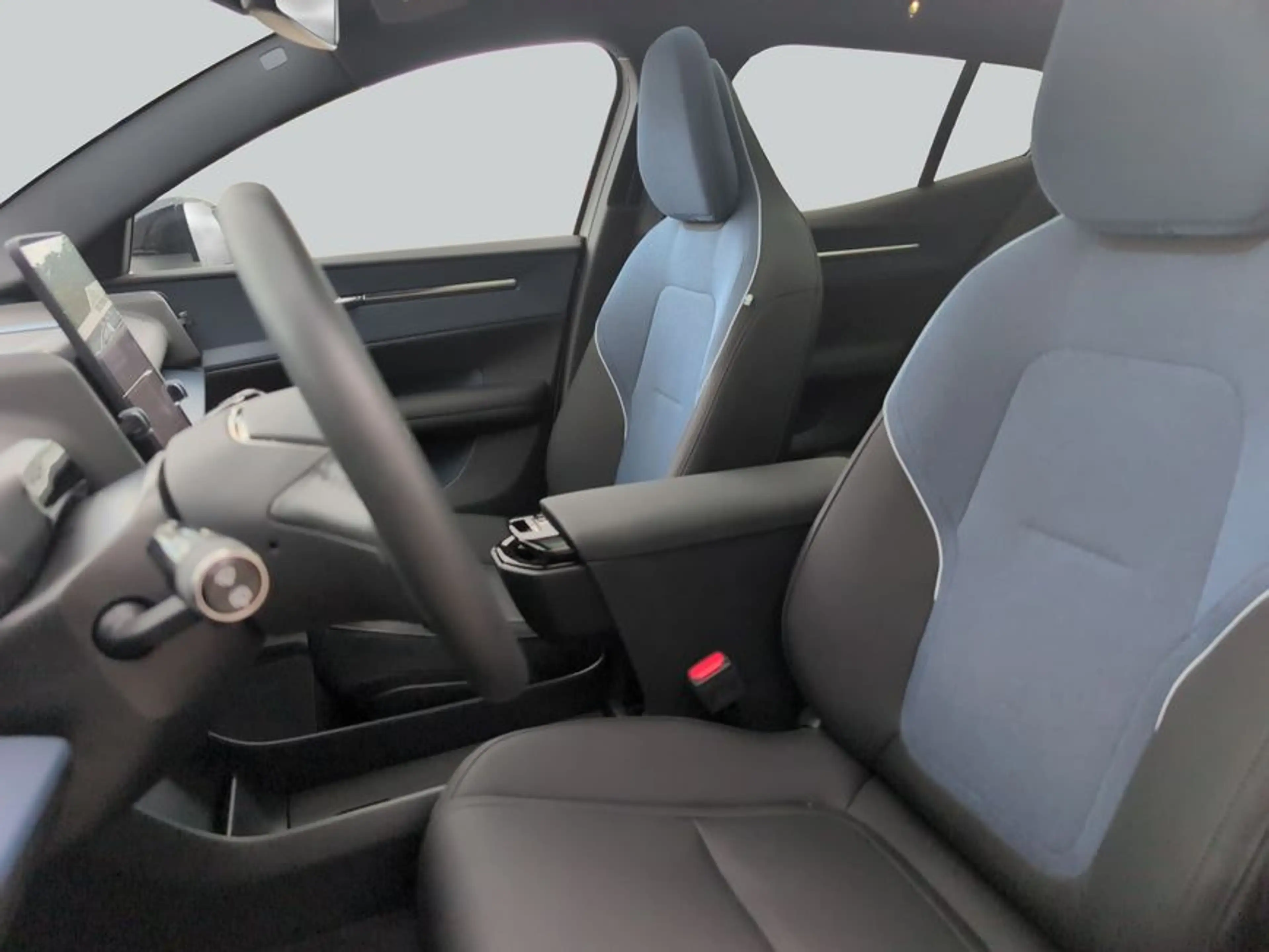 Volvo EX30 Single M. Extended Range RWD Ultra Pano — photo 11