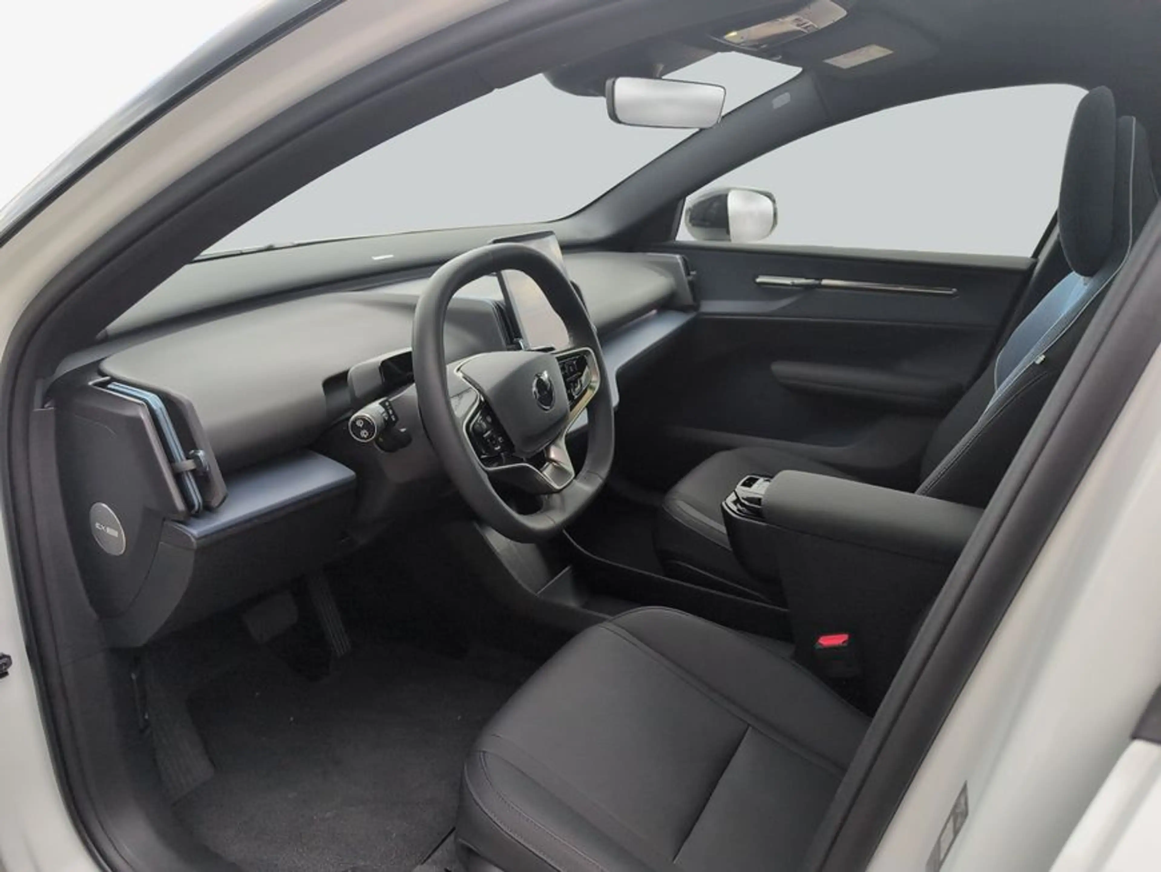 Volvo EX30 Single M. Extended Range RWD Ultra Pano — photo 10