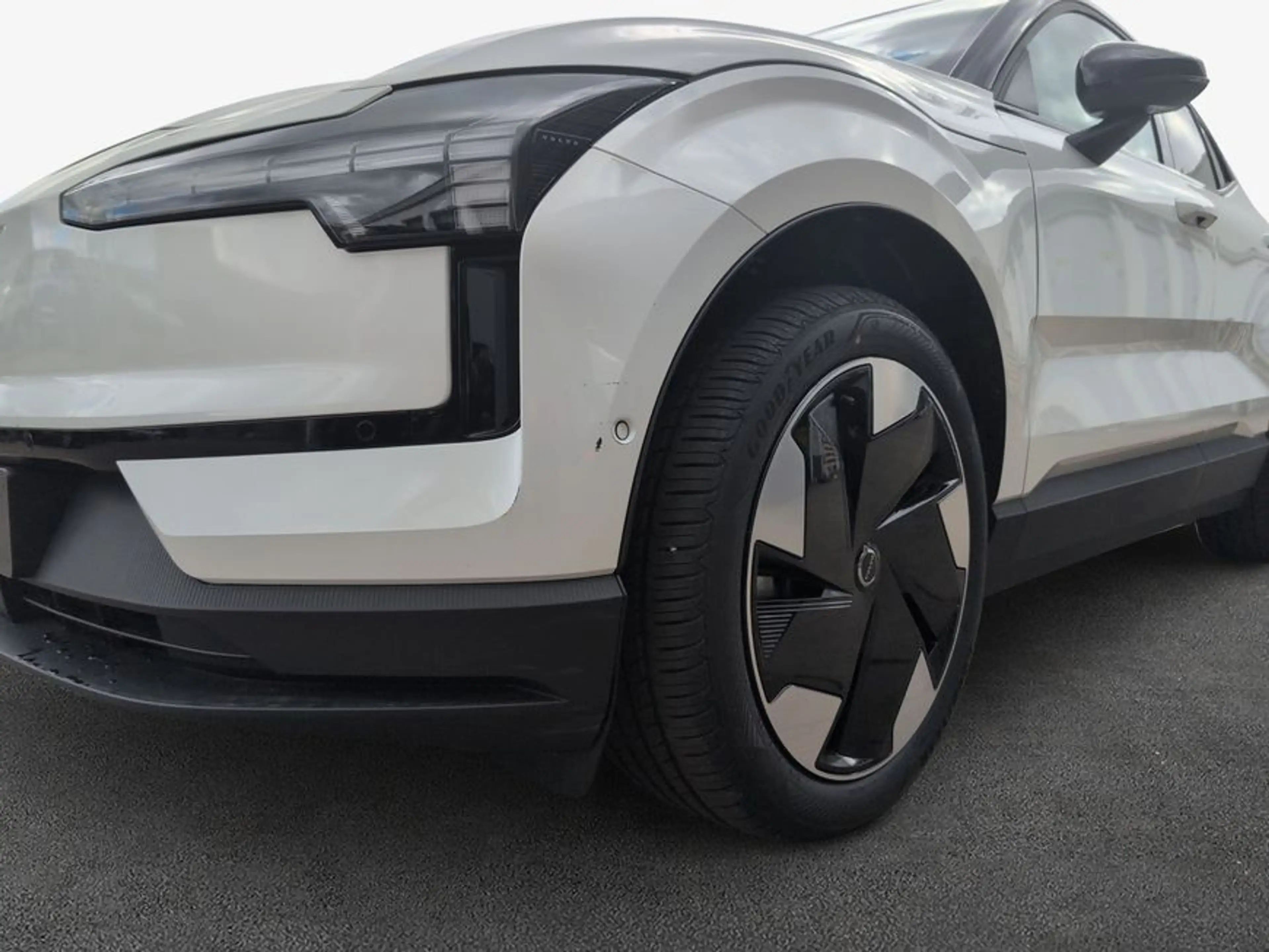 Volvo EX30 Single M. Extended Range RWD Ultra Pano — photo 7