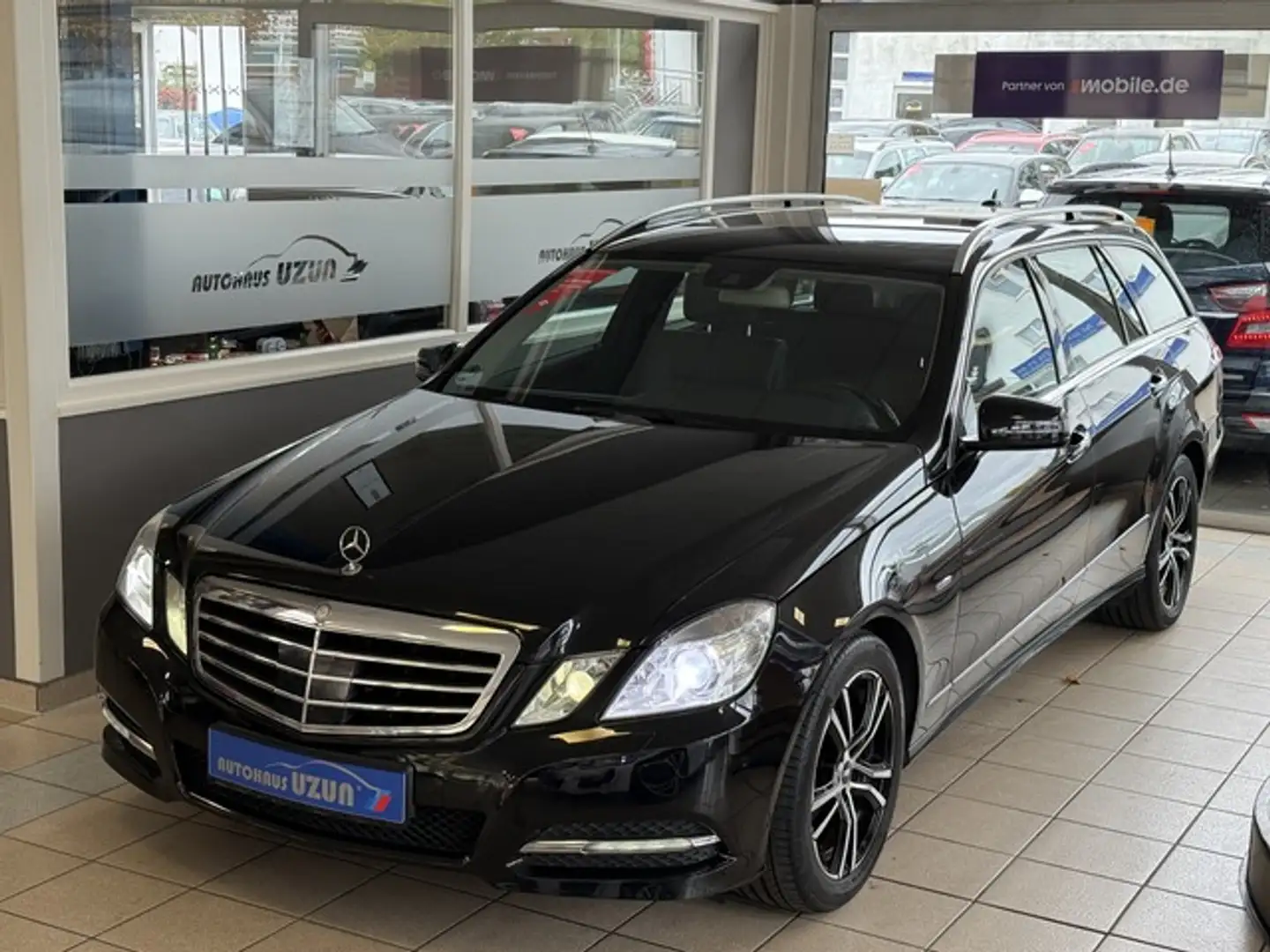 Mercedes-Benz E 300 T CDI BlueEff Sport Aut Leder Navi AHK PDC Fekete - 1