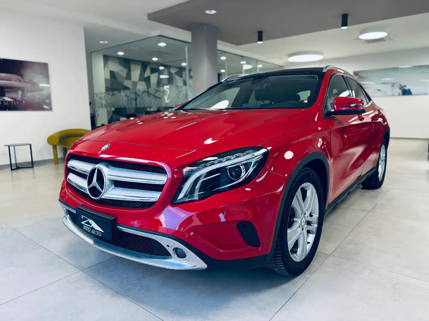 Mercedes-Benz GLA 180 d (cdi) Enduro Rood - 1