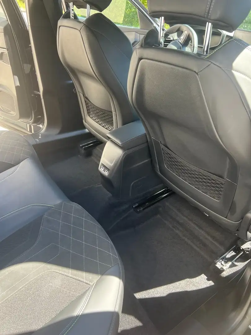 Peugeot e-2008 2008 Elektro GT Pack Schwarz - 2