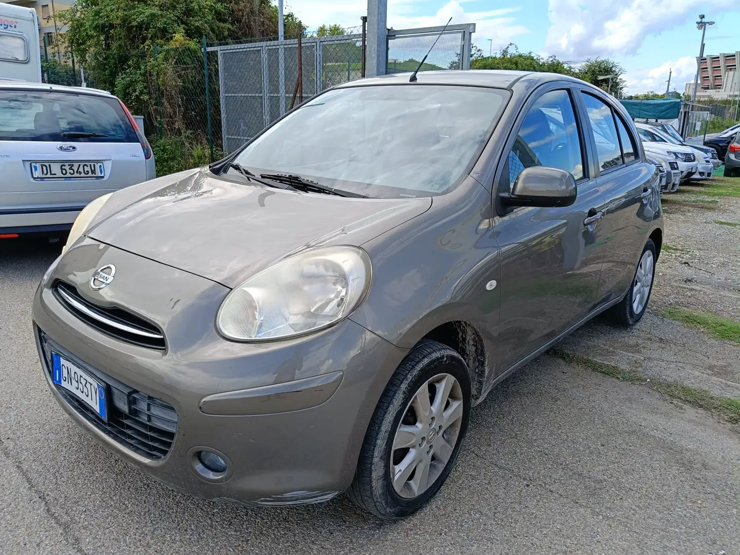 Nissan Micra 1.2 benzina Gris - 1