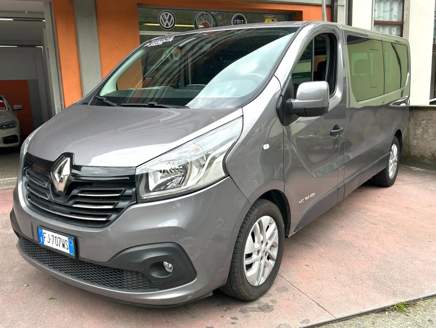 Renault Trafic trafic passenger T29 1.6 dci 125cv L2H1 9 POSTI Gris - 1