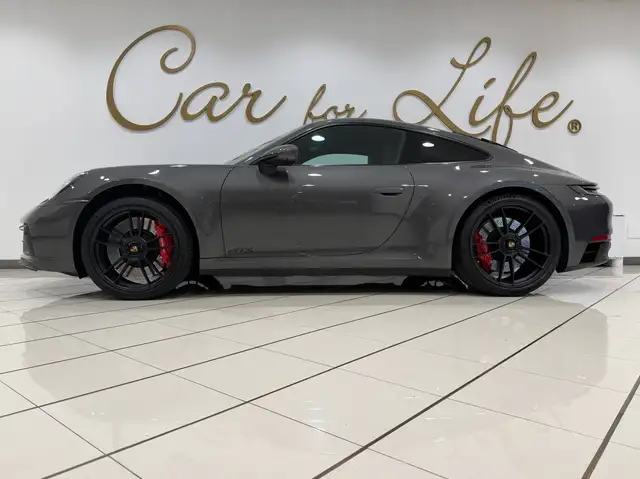 Porsche 911 view 12