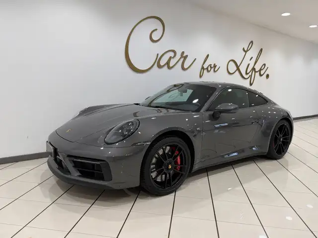 Porsche 911 view 5