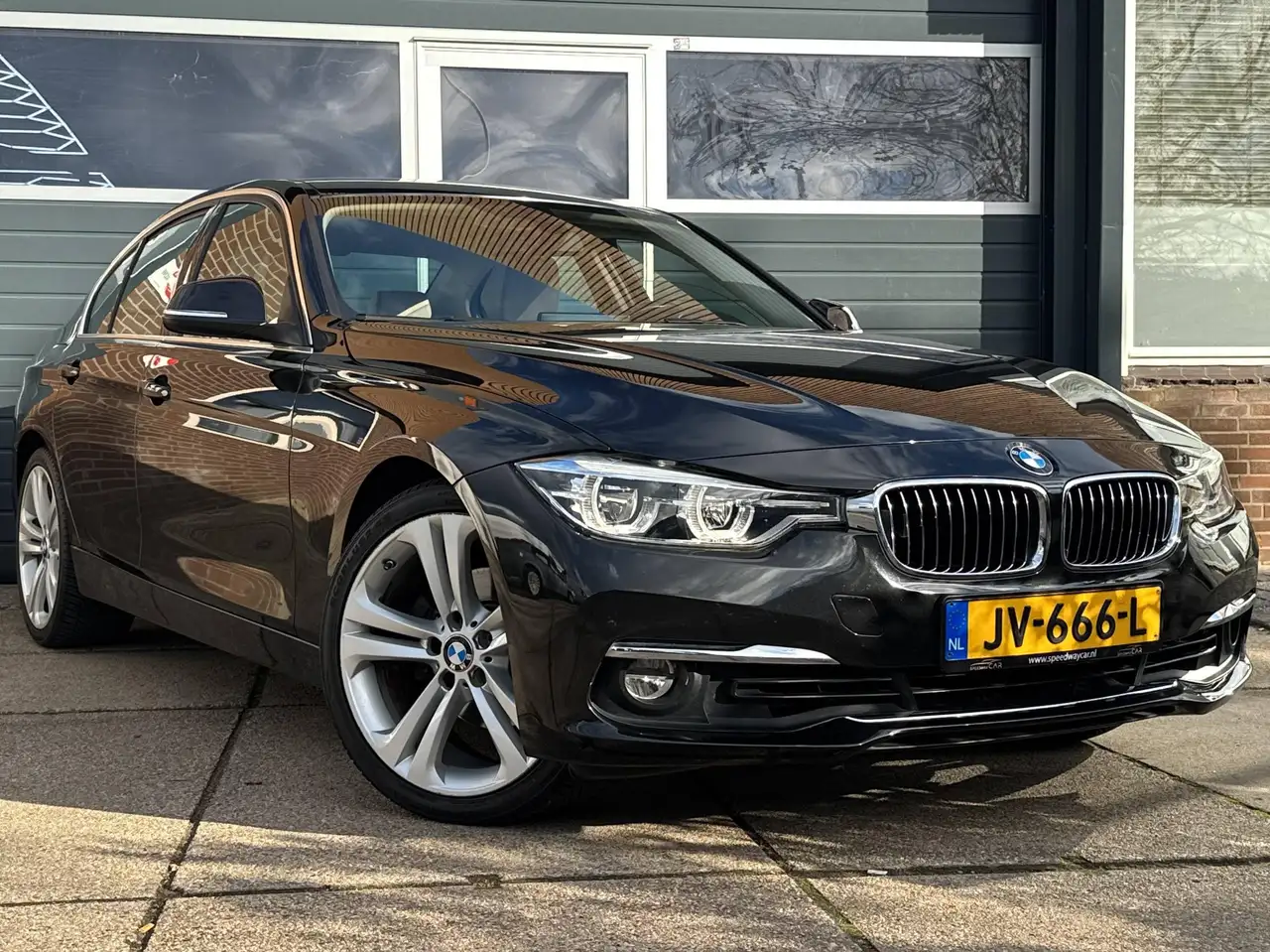 BMW 330