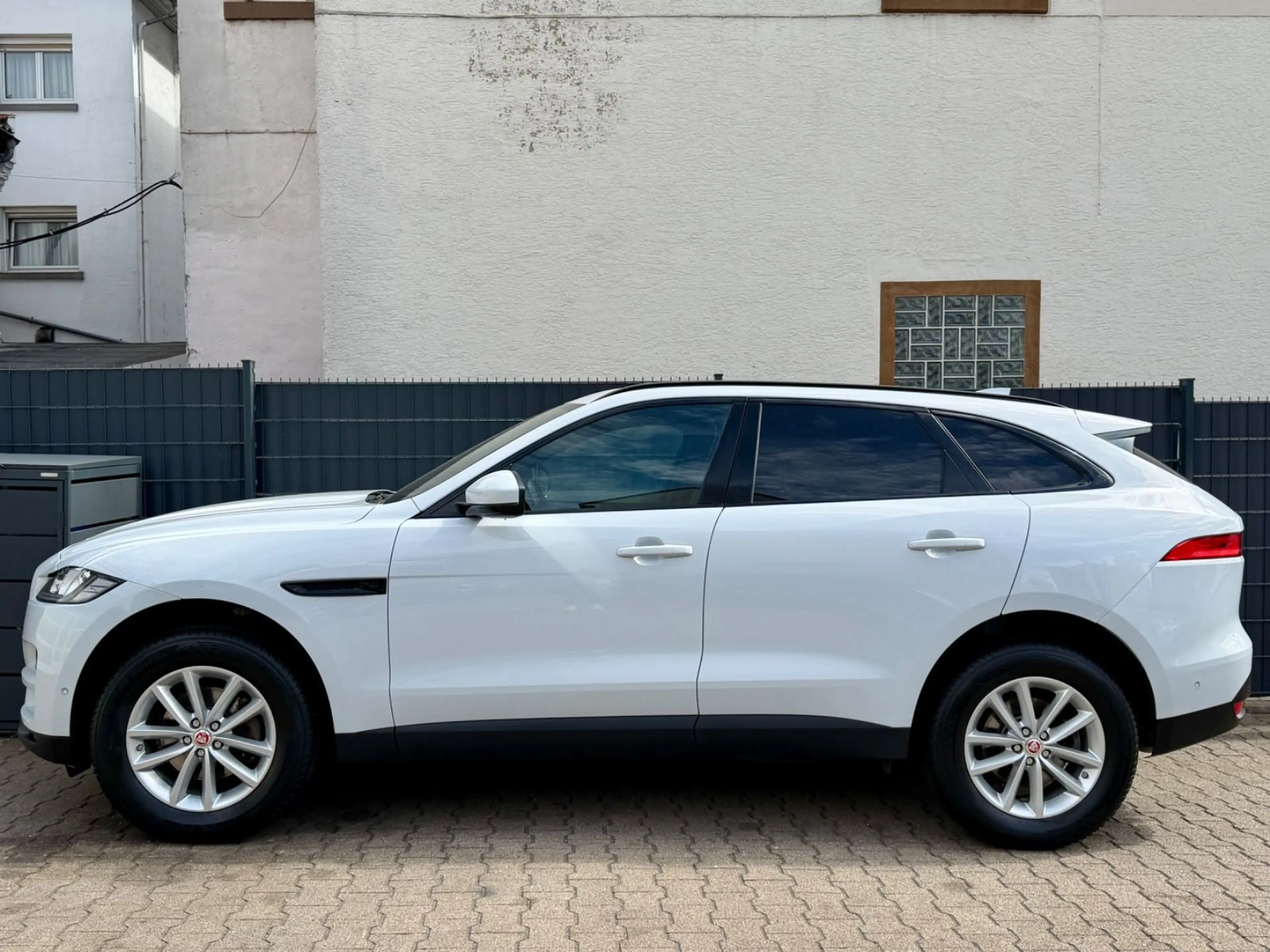 Jaguar F-Pace F-PACE Prestige 20d AWD*2HD*AUTOM*KAM*NAV*PDC*BT — photo 11