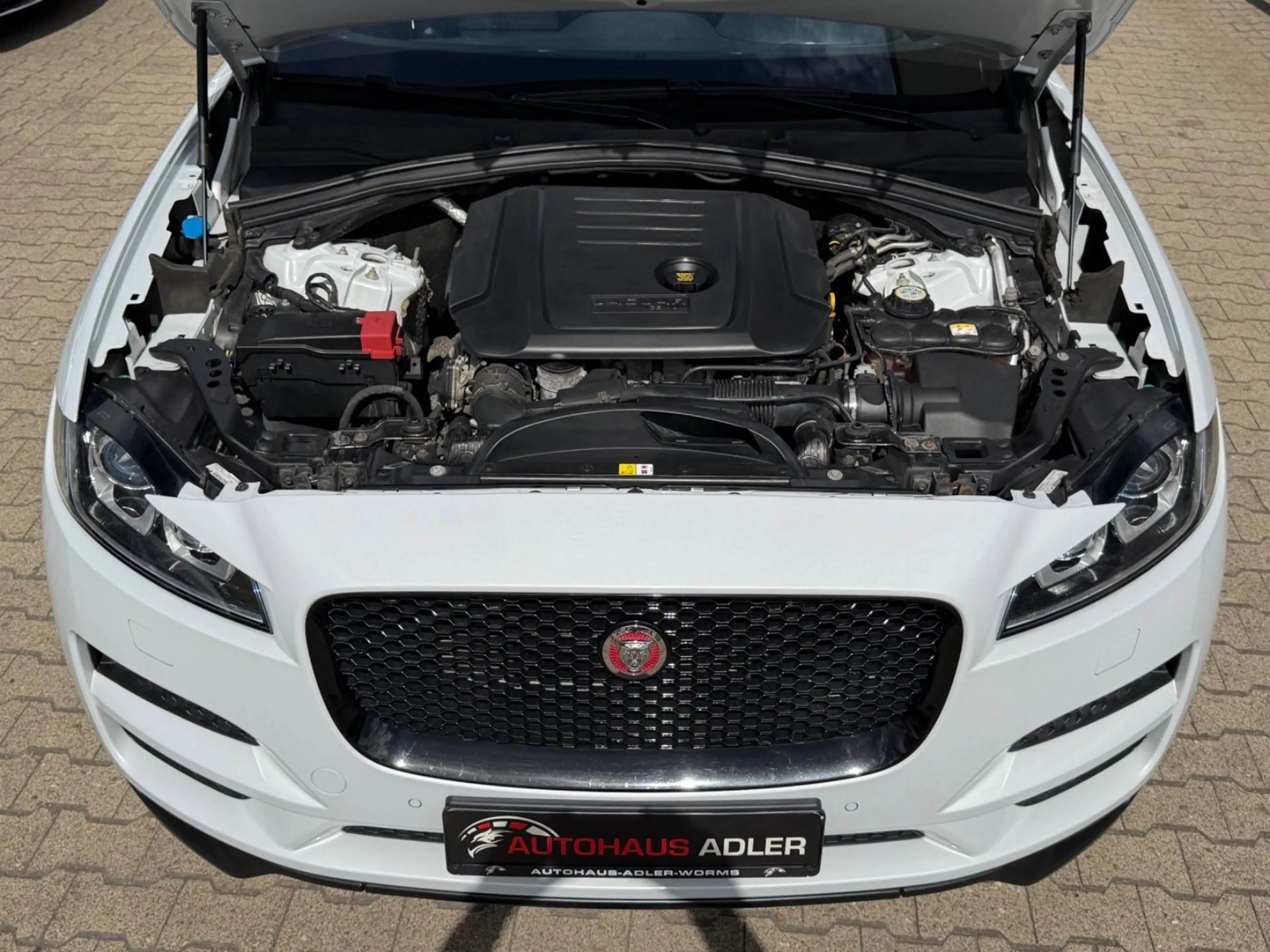 Jaguar F-Pace F-PACE Prestige 20d AWD*2HD*AUTOM*KAM*NAV*PDC*BT — photo 8