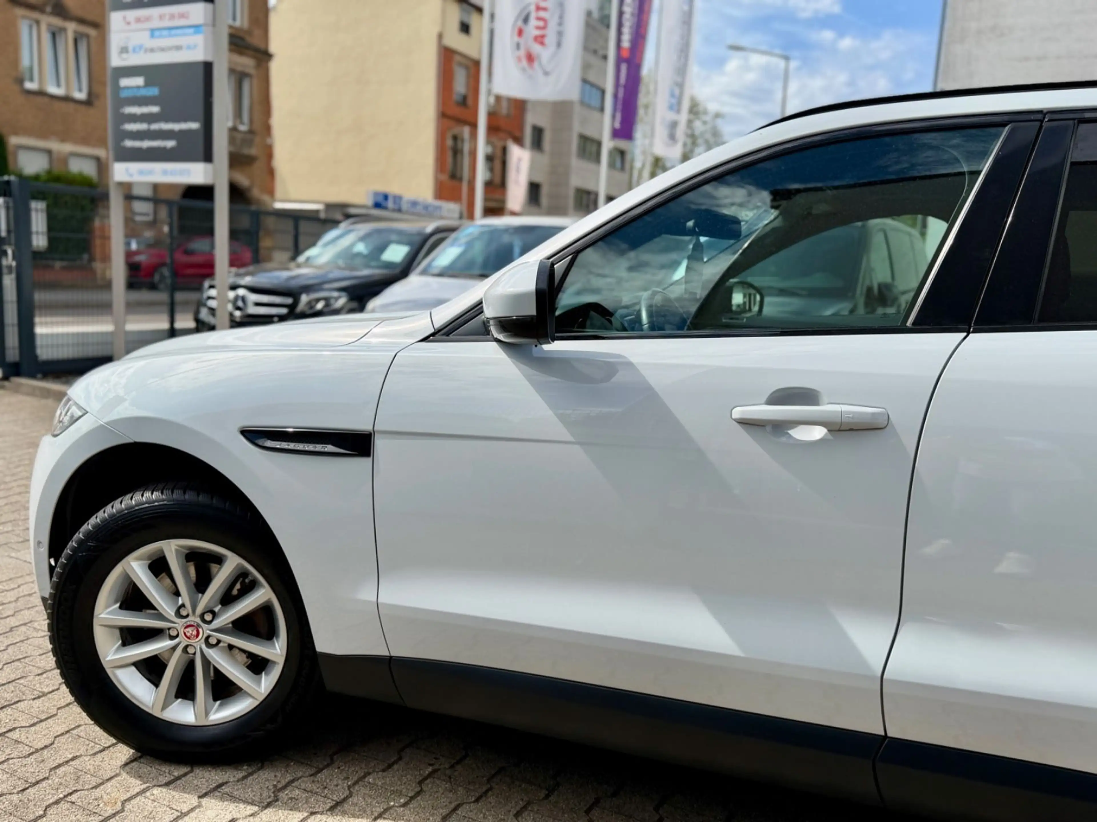 Jaguar F-Pace F-PACE Prestige 20d AWD*2HD*AUTOM*KAM*NAV*PDC*BT — photo 13