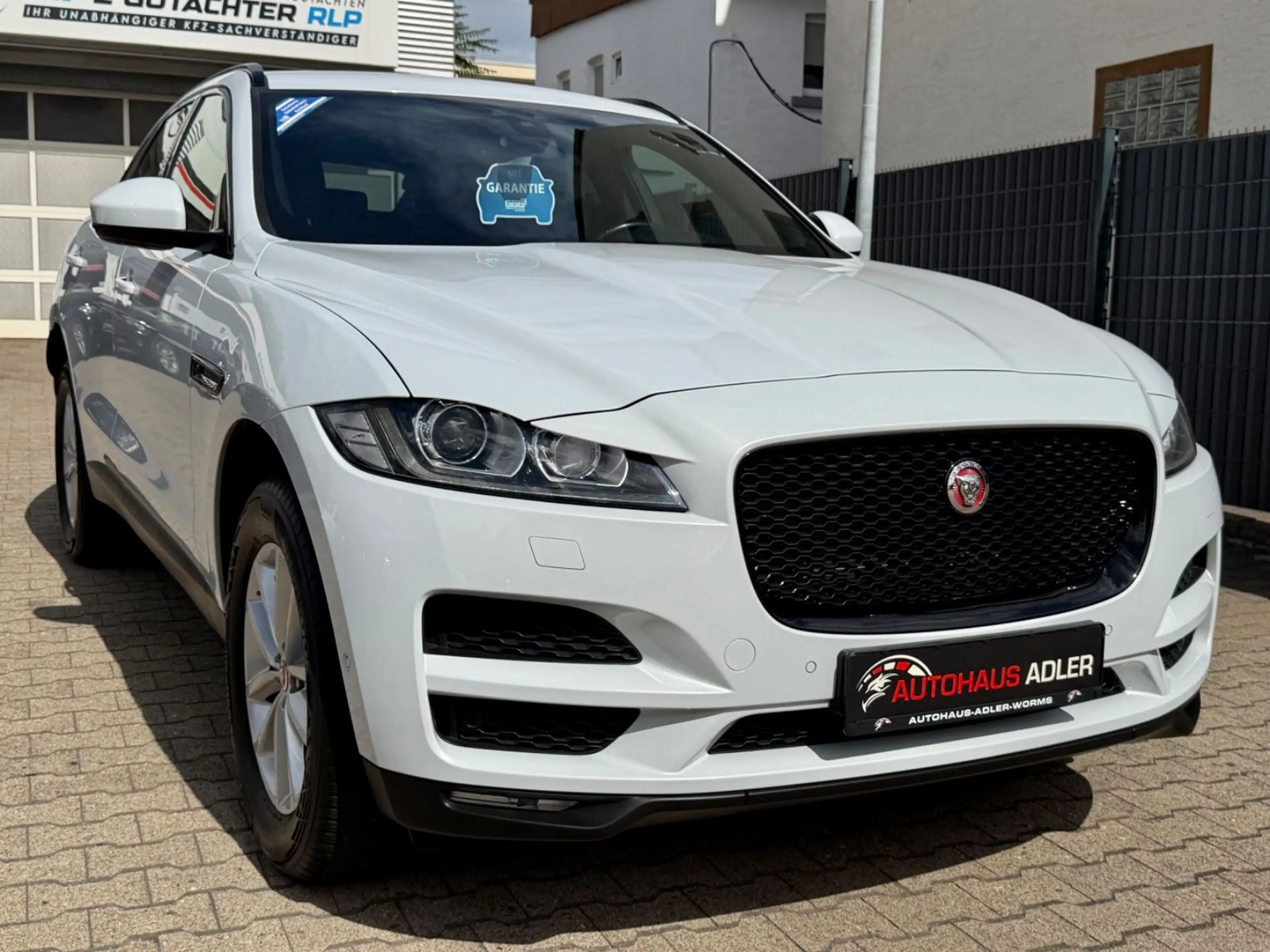 Jaguar F-Pace F-PACE Prestige 20d AWD*2HD*AUTOM*KAM*NAV*PDC*BT — photo 6