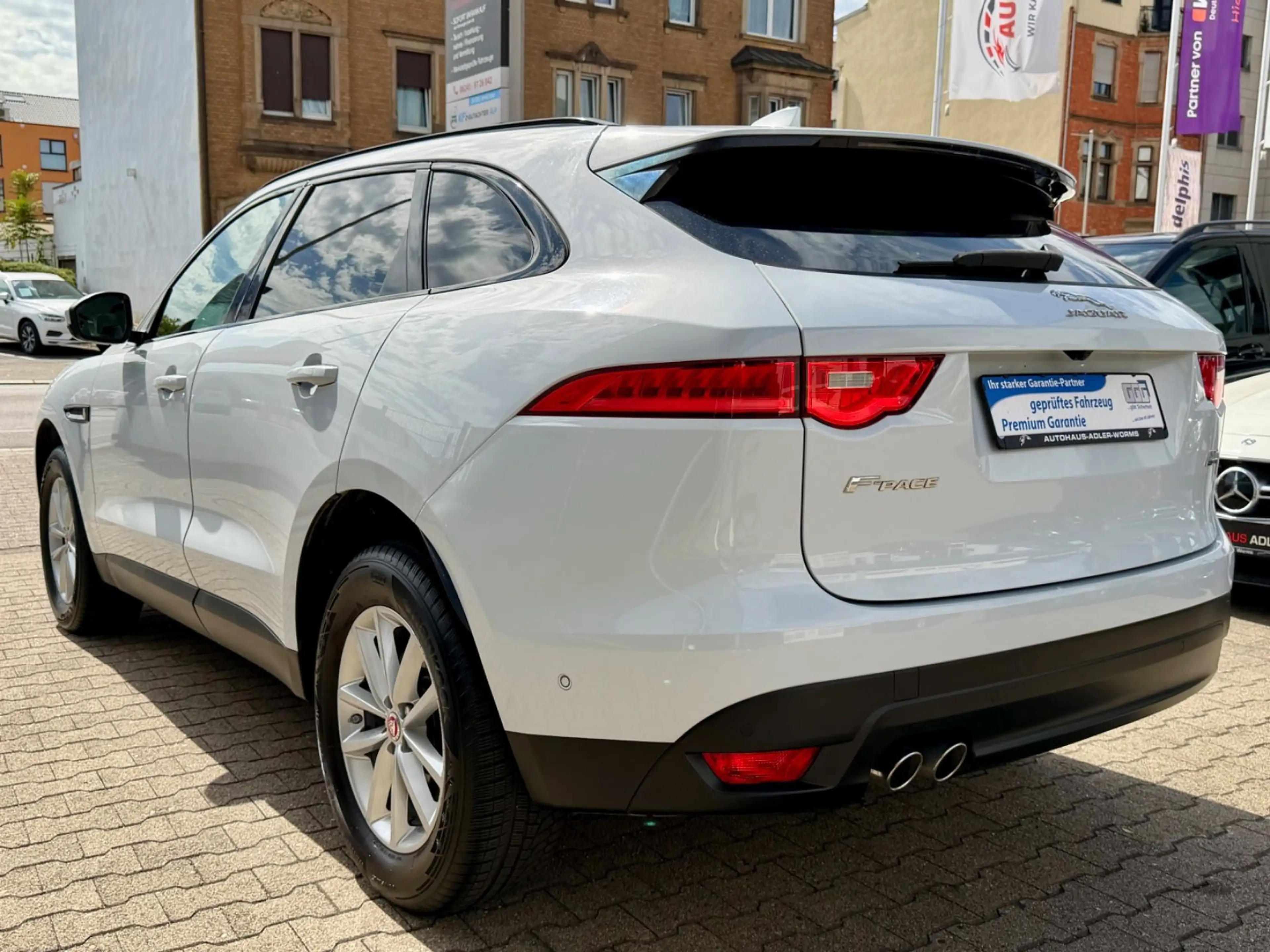 Jaguar F-Pace F-PACE Prestige 20d AWD*2HD*AUTOM*KAM*NAV*PDC*BT — photo 14