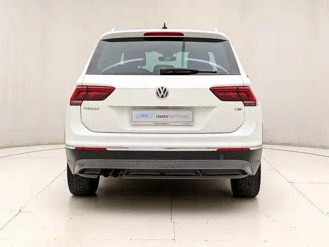 Volkswagen Tiguan view 5