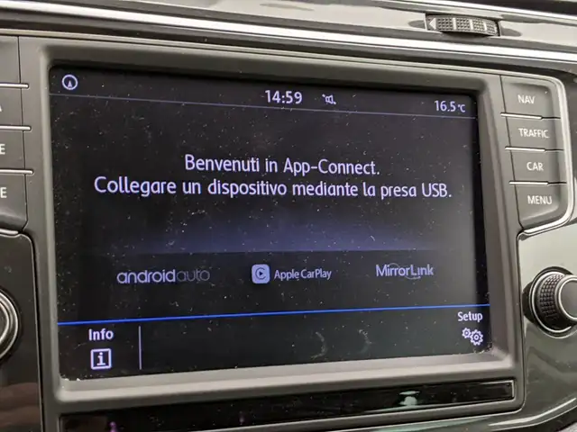 Volkswagen Tiguan view 13