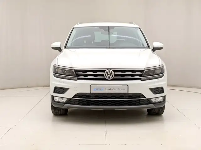 Volkswagen Tiguan view 2
