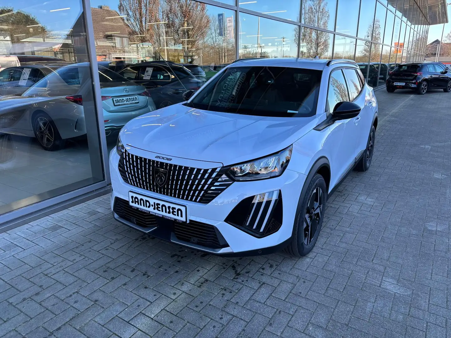 Peugeot 2008 Allure 130 PT Facelift Temp 17" Carplay LED Bílá - 2