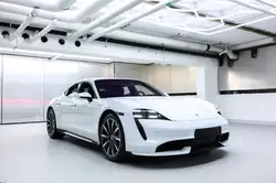 Porsche Taycan Turbo 1.Hand Scheckheft neue Batterie