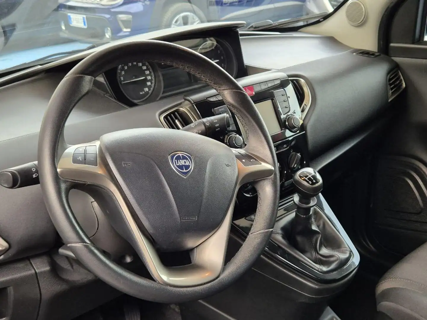 Lancia Ypsilon 1.2 69 CV 5p. S&S Gold Bianco - 2