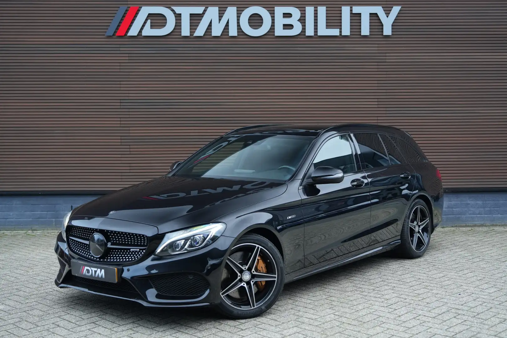 Mercedes-Benz C 450 Estate AMG 4MATIC | Pano | Burmester | ACC | Camer Černá - 1