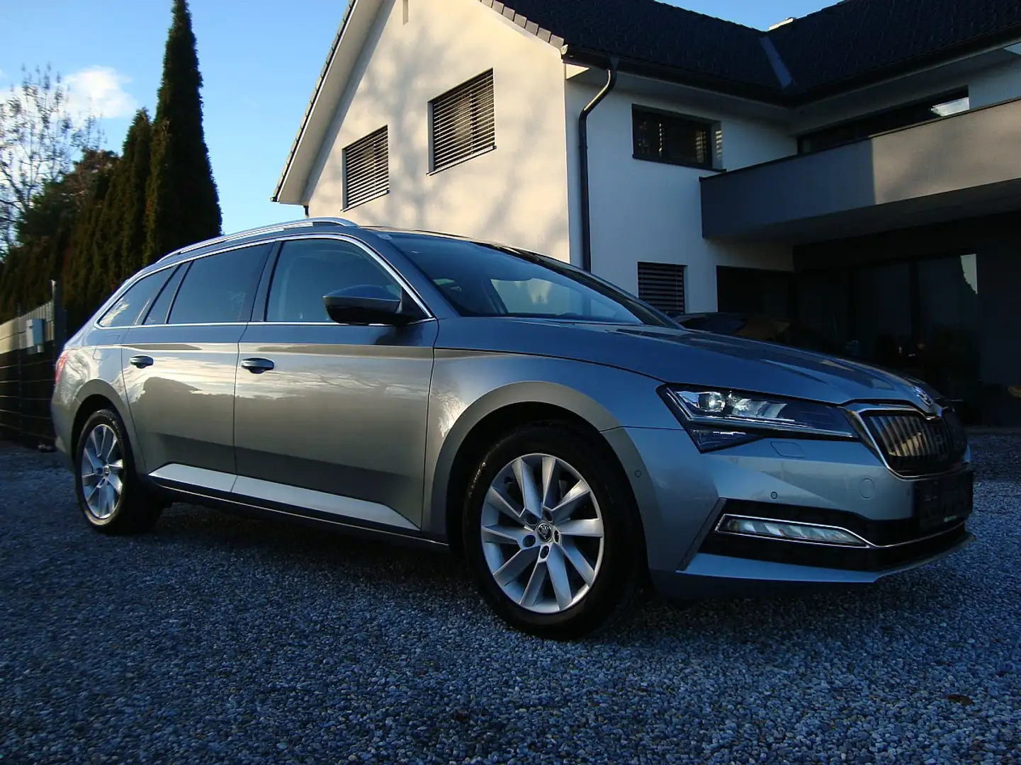 Skoda Superb Kombi Style DSG Mod 21 Voll 1-Hand !! Grau - 2